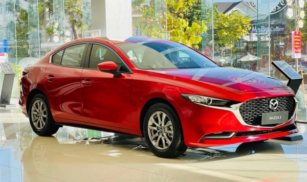Doanh số sedan hạng C dưới 900 triệu 'chạm đáy', Mazda3 giảm một nửa vẫn dẫn đầu