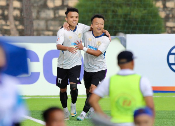 Đương kim vô địch thị uy sức mạnh bằng 'mưa' bàn thắng