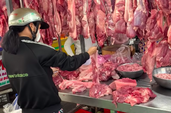 Giá heo hơi hôm nay 2.3.2026: Về dưới 70.000 đồng/kg Giá heo hơi hôm nay 2.3.2026: Về dưới 70.000 đồng/kg