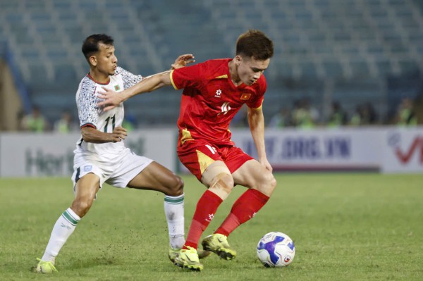 HLV Kim Sang-sik phải đối mặt những vấn đề nan giải của đội tuyển Việt Nam