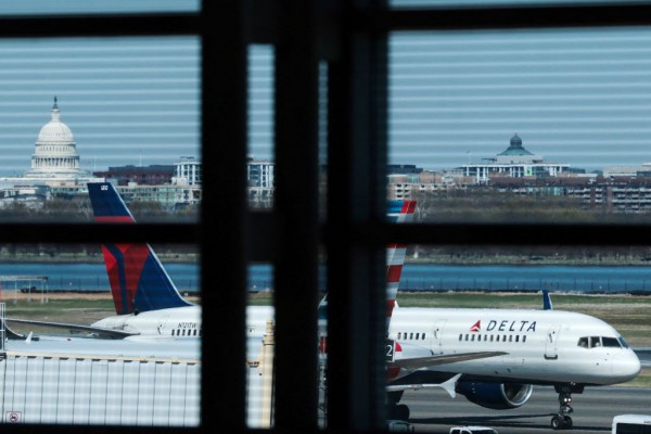 Hãng Delta ngừng dịch vụ đặc biệt cho phía nghị sĩ Mỹ tại các sân bay Hãng Delta ngừng dịch vụ đặc biệt cho phía nghị sĩ Mỹ tại các sân bay