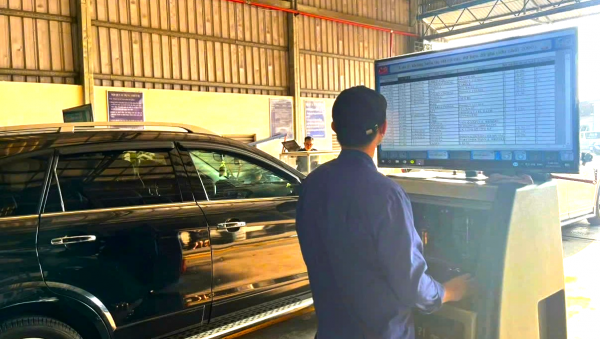 Kiểm định khí thải phải 'đạp lút chân ga': Đề nghị cách làm khoa học hơn