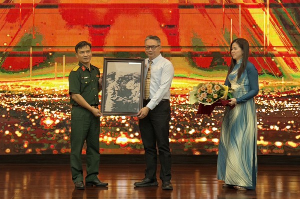 Kỷ vật 'xuyên thế kỷ' của người thợ Ba Son lần đầu trưng bày tại TP.HCM Kỷ vật 'xuyên thế kỷ' của người thợ Ba Son lần đầu trưng bày tại TP.HCM