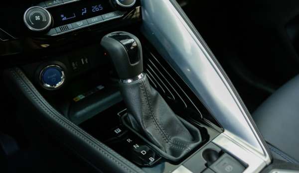 Lái ô tô hybrid leo dốc cao, vì sao không nên dùng chế độ số B?