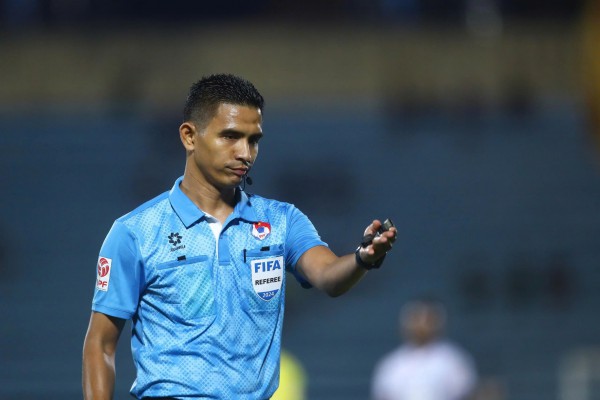 Lộ diện 2 trọng tài Malaysia điều hành cuộc đối đầu Hà Nội đại chiến CLB CAHN: Cực hay!