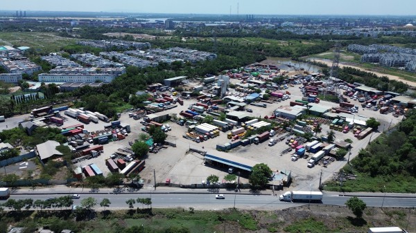 Loạt bãi xe trái phép đường Võ Chí Công: Không lẽ bó tay? Loạt bãi xe trái phép đường Võ Chí Công: Không lẽ bó tay?