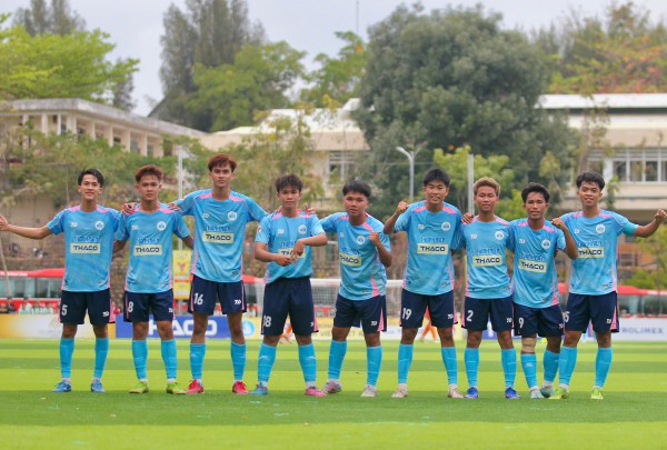 Lượt trận đầu VCK: Chủ nhà Nha Trang kiên cường, nhóm ứng viên phô diễn sức mạnh