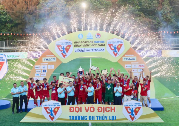 Món quà đặc biệt tặng con gái của HLV Vũ Văn Trung