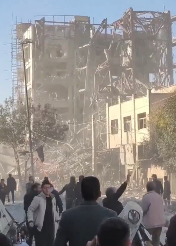 Mỹ, Israel tập kích cơ quan bầu lãnh tụ tối cao Iran