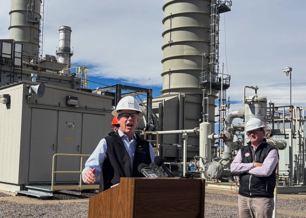 Mỹ cho phép bán dầu nguồn gốc Iran, cho vay 45,2 triệu thùng dự trữ chiến lược Mỹ cho phép bán dầu nguồn gốc Iran, cho vay 45,2 triệu thùng dự trữ chiến lược