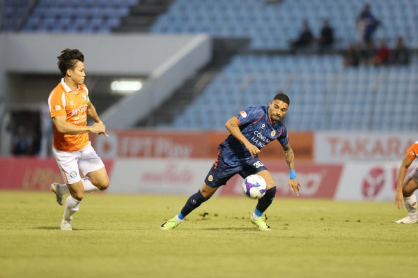 Nguyễn Filip 'xuất thần', CLB CAHN thắng hú vía Đà Nẵng: Ngôi đầu vững như bàn thạch còn HAGL ở đâu? Nguyễn Filip 'xuất thần', CLB CAHN thắng hú vía Đà Nẵng: Ngôi đầu vững như bàn thạch còn HAGL ở đâu?