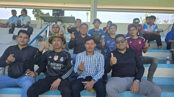 Những CĐV đặc biệt của Trường ĐH Svay Rieng Những CĐV đặc biệt của Trường ĐH Svay Rieng