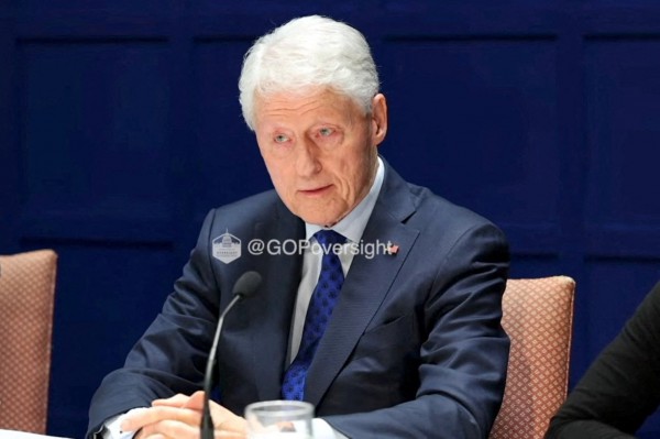 Ông Clinton nói ông Trump từng nhắc đến 'thời gian vui vẻ' với tội phạm Epstein