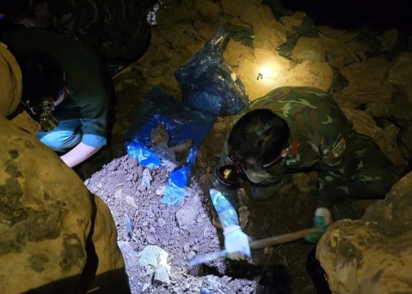 Phát hiện hài cốt liệt sĩ cùng đồng tiền mệnh giá 2 xu phát hành năm 1958