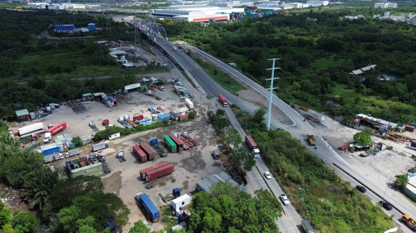 Phường Phước Long kiểm tra các bãi xe container tự phát trên đường Võ Chí Công