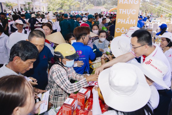 Saigon Co.op mang chợ phiên ra Côn Đảo