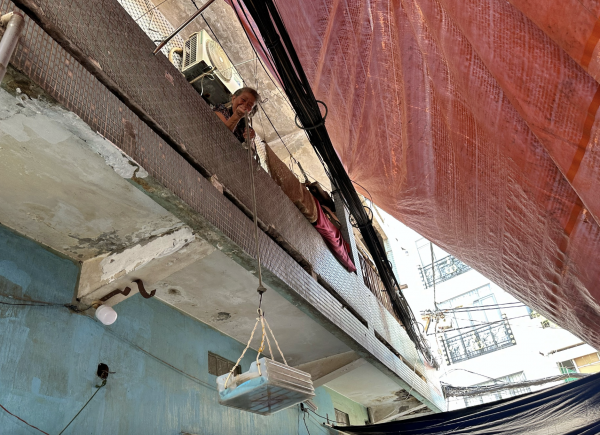 TP.HCM có quán ăn kỳ lạ: Hủ tiếu, cơm gà, nước uống thả dây có '1-0-2' TP.HCM có quán ăn kỳ lạ: Hủ tiếu, cơm gà, nước uống thả dây có '1-0-2'