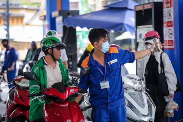 TP.HCM đảm bảo nguồn cung xăng dầu, xử lý nghiêm hành vi găm hàng TP.HCM đảm bảo nguồn cung xăng dầu, xử lý nghiêm hành vi găm hàng