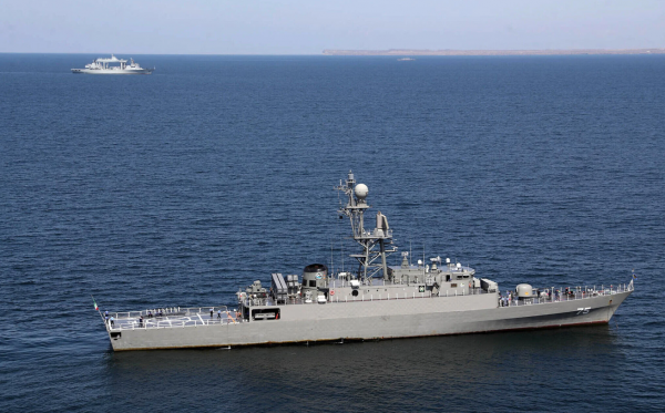 Tàu chiến Iran chìm ngoài khơi Sri Lanka, nghi bị tàu ngầm bắn