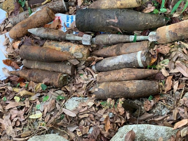 Tây Ninh: Đào đất làm vườn, nông dân phát hiện quả bom nặng hơn 100 kg