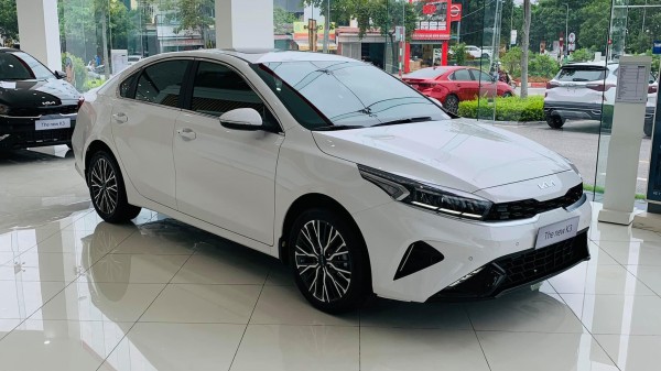 Thêm mẫu xe sedan tại Việt Nam bỏ bản số sàn