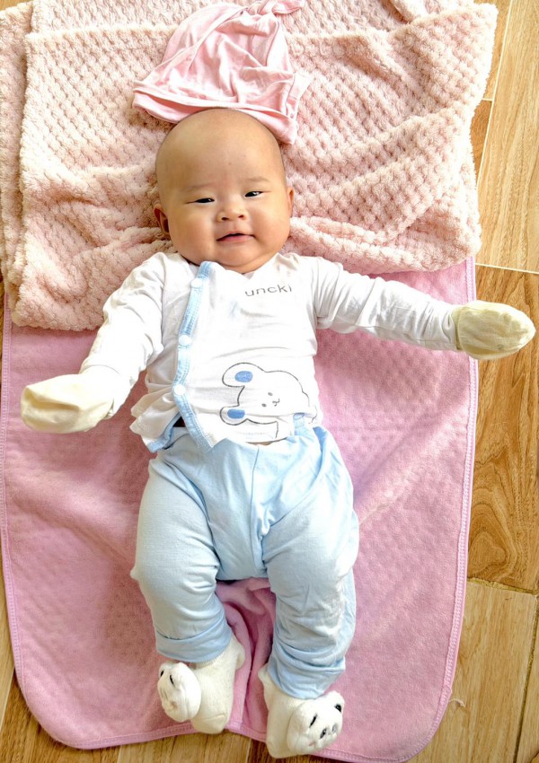 Tìm thân nhân bé gái 2 tháng tuổi bị bỏ rơi trước chùa Minh Giác Tìm thân nhân bé gái 2 tháng tuổi bị bỏ rơi trước chùa Minh Giác