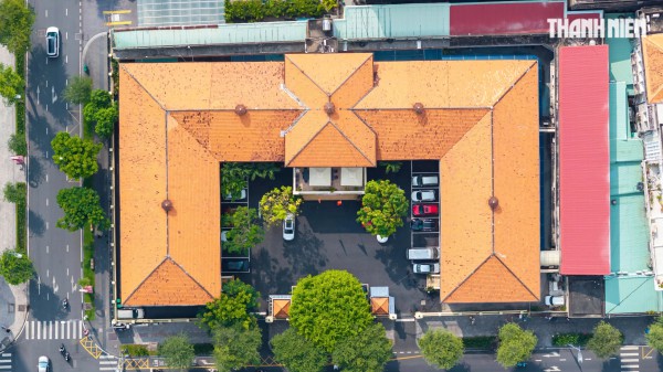 Tòa nhà 162 năm tuổi giữa trung tâm TP.HCM, cổ hơn nhà thờ Đức Bà