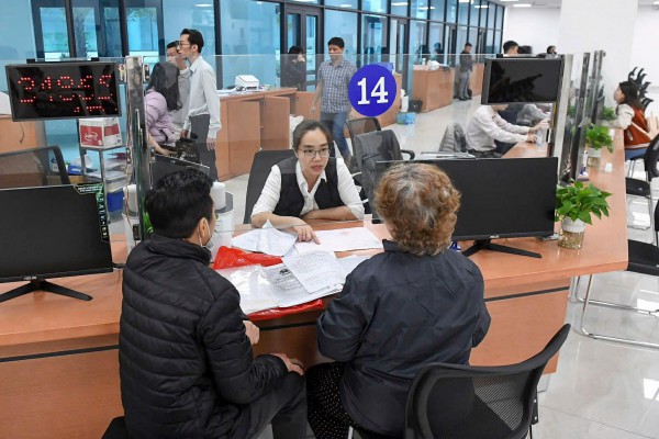 Triển khai 10 thủ tục BHXH, BHYT toàn trình, người dân làm hồ sơ hoàn toàn online Triển khai 10 thủ tục BHXH, BHYT toàn trình, người dân làm hồ sơ hoàn toàn online