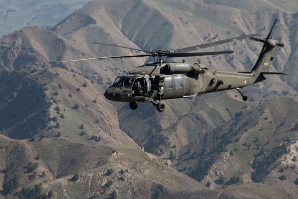 Trực thăng quân sự Mỹ cắt ngang đường bay của máy bay chở khách ở California