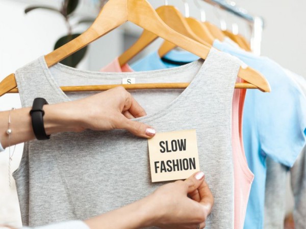 Tủ đồ tối giản và cuộc "cách mạng" thời trang chậm Tủ đồ tối giản và cuộc "cách mạng" thời trang chậm