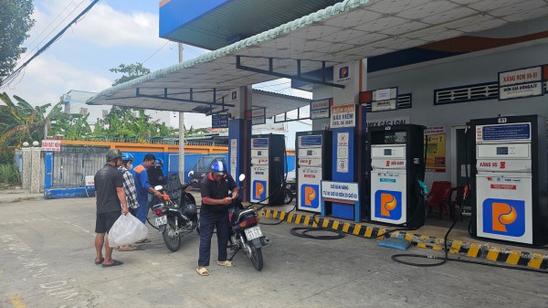 Vĩnh Long: Nghiêm cấm cửa hàng kinh doanh xăng dầu tự ý đóng cửa