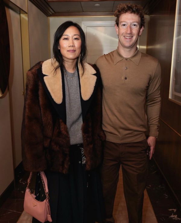Vợ chồng tỷ phú Mark Zuckerberg sành điệu tại Tuần lễ thời trang Milan 2026 Vợ chồng tỷ phú Mark Zuckerberg sành điệu tại Tuần lễ thời trang Milan 2026