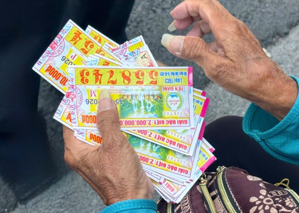 Vòng xoáy vé số 'mua đứt bán đoạn': '3 không' giữa doanh thu 155.500 tỉ đồng