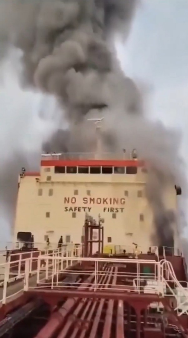 Xuồng tự sát Iran lần đầu đánh trúng mục tiêu trong xung đột Trung Đông