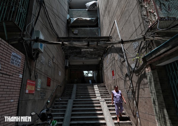 Bên trong cư xá Thanh Đa xuống cấp: Cư dân giằng co giữa đi và ở