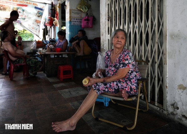 Bên trong cư xá Thanh Đa xuống cấp: Cư dân giằng co giữa đi và ở