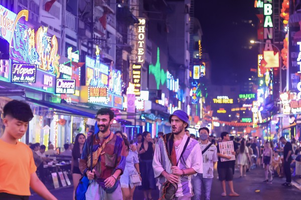 'ADN mở' TP.HCM: Ai trao 'tấm vé đổi đời' cho người nhập cư? 'ADN mở' TP.HCM: Ai trao 'tấm vé đổi đời' cho người nhập cư?