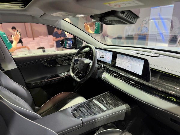 Omoda C5 Hybrid vừa trình làng Việt Nam, bản cũ đã giảm giá 'sập sàn'