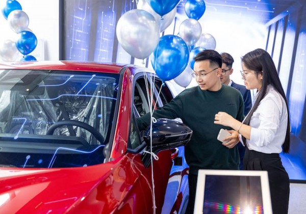 Cảnh giác trước những điều khoản bất lợi khi đặt cọc tiền mua ô tô