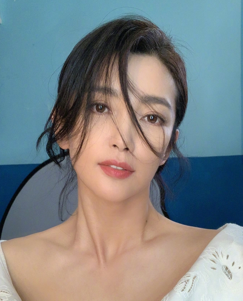 Lý Băng Băng chải tóc mỗi ngày 300 lần để trẻ đẹp