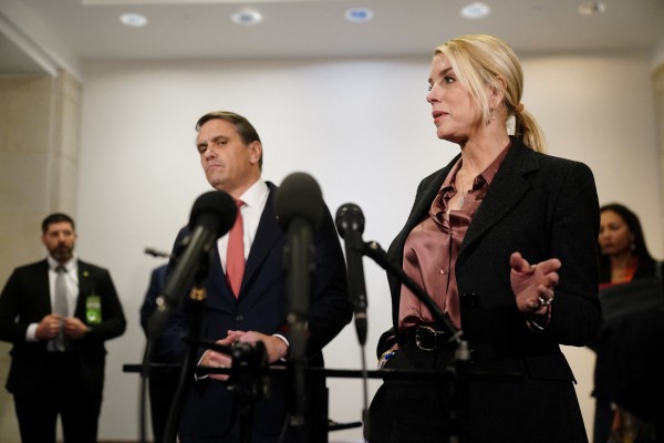 Bộ trưởng Tư pháp Mỹ chính thức bị thay thế Bộ trưởng Tư pháp Mỹ chính thức bị thay thế