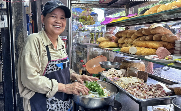 Bánh mì Việt Nam: Từ ổ bánh giá 5.000 đồng đến tiệm được Michelin vinh danh Bánh mì Việt Nam: Từ ổ bánh giá 5.000 đồng đến tiệm được Michelin vinh danh