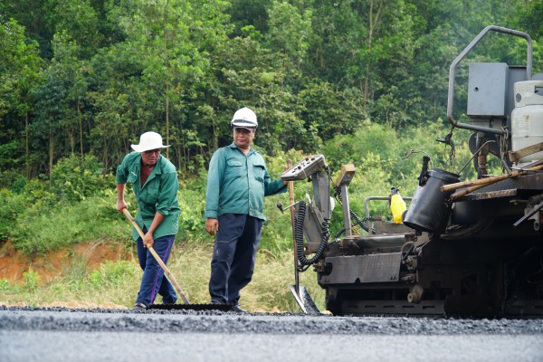 Giá dầu tăng cao làm ảnh hưởng các dự án kết nối sân bay Long Thành