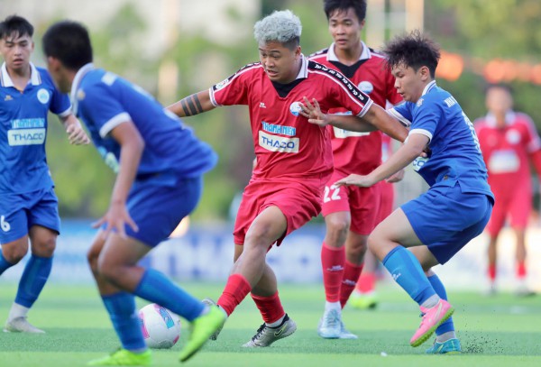 'Trường ĐH Nha Trang, đứng lên...' 'Trường ĐH Nha Trang, đứng lên...'