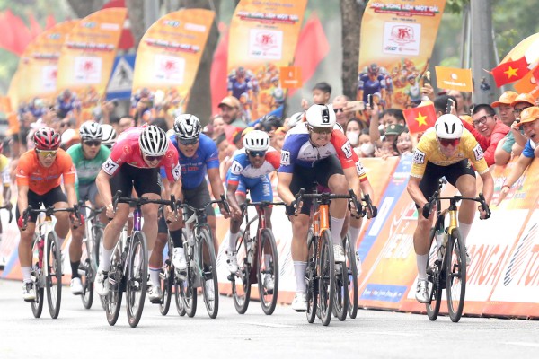 Đoạt áo vàng, ngoại binh đội Vĩnh Long ví Cúp truyền hình TP.HCM với Tour de France