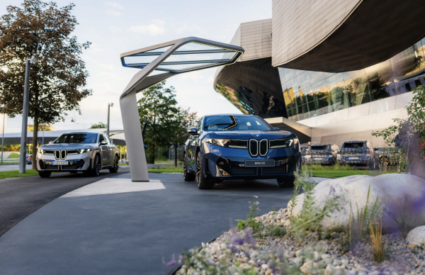 Ô tô điện BYD sạc 5 phút di chuyển quãng đường 500 km