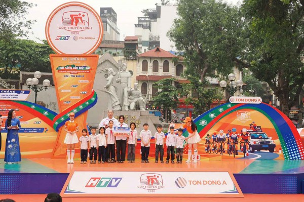Tôn Đông Á với hành trình thiện nguyện xuyên suốt Cúp xe đạp truyền hình TP.HCM
