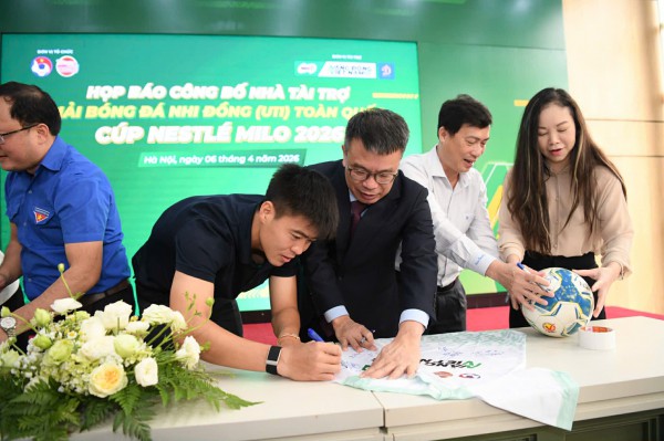 Duy Mạnh, Tuấn Hải truyền lửa cho cầu thủ nhí ở giải U.11 toàn quốc Cúp Nestlé MILO 2026