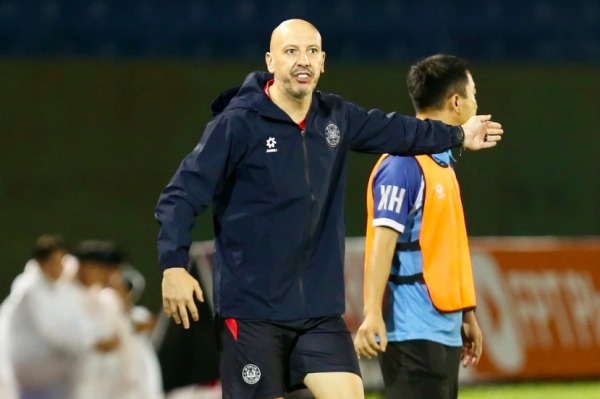 CLB CAHN bất ngờ chia tay trợ lý ‘ồn ào’ nhất V-League Luis Viegas