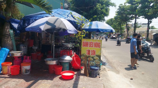 Hành hung người bán bánh bèo ở Quy Nhơn: Con trai cũng bị đánh Hành hung người bán bánh bèo ở Quy Nhơn: Con trai cũng bị đánh